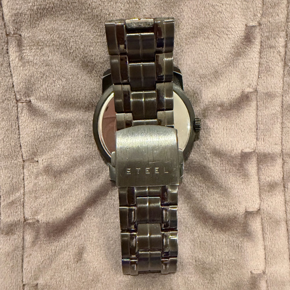 Men’s Guess Black Dial Silver Bracelet Watch - Picture 3 of 3
